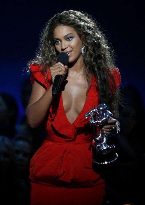 Video mit Beyoncé wegen Unterwäsche-Streit verboten